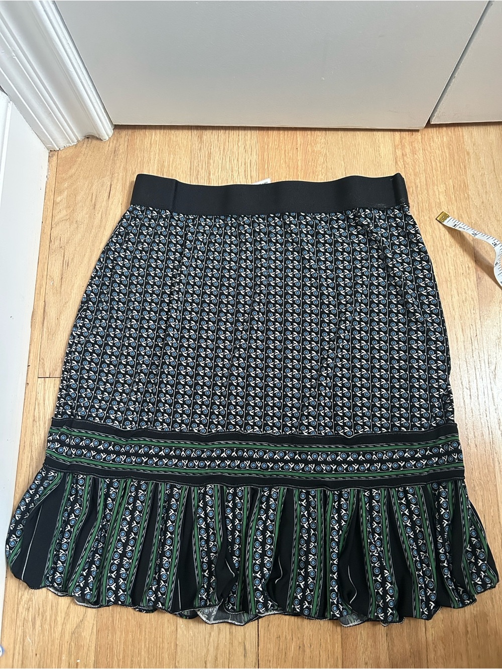 Max Studio Black and Green Patterned Ruffle Hem Midi Skirt